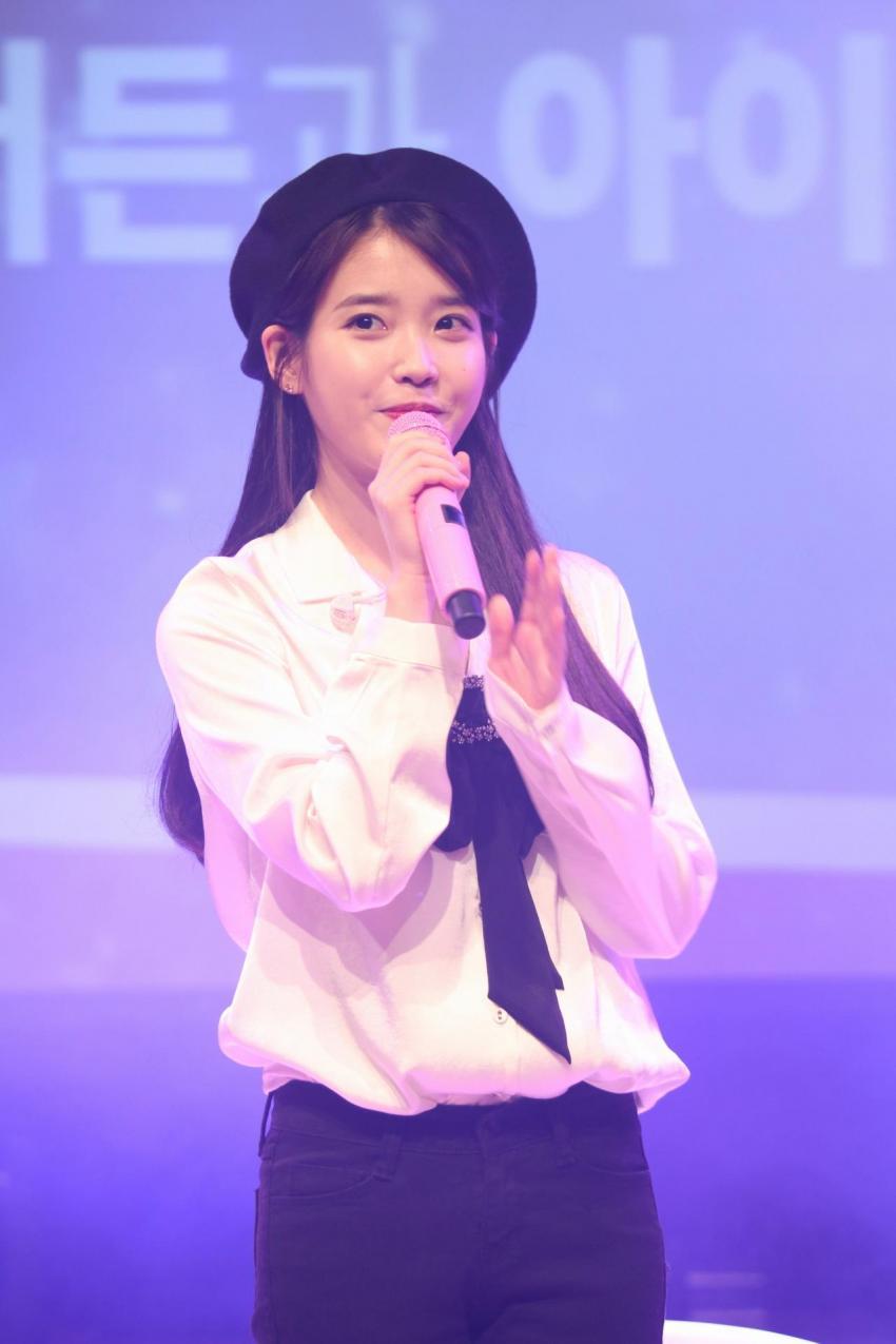 오늘자 아이유 | 인스티즈