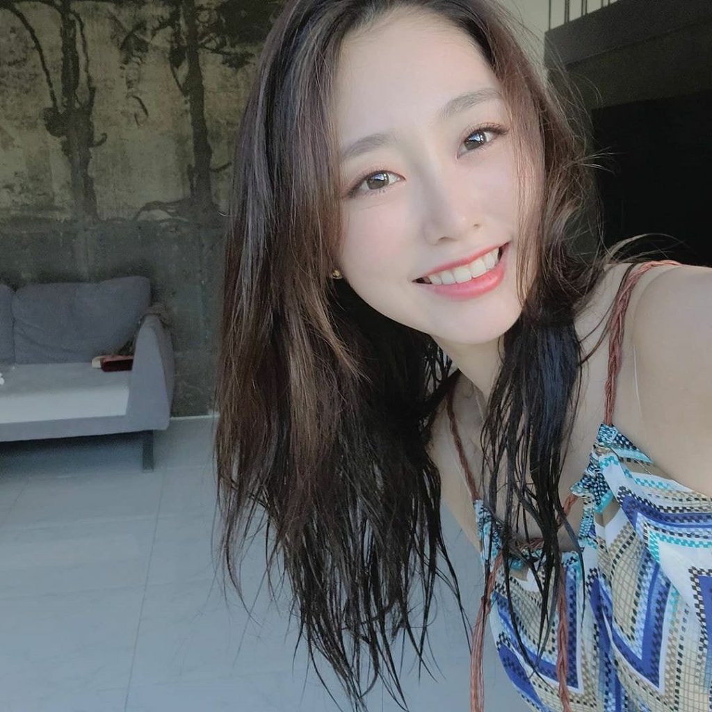 자기도 조금은 이쁜거 알고 있는 뻔뻔한 러블리즈 서지수.gif | 인스티즈