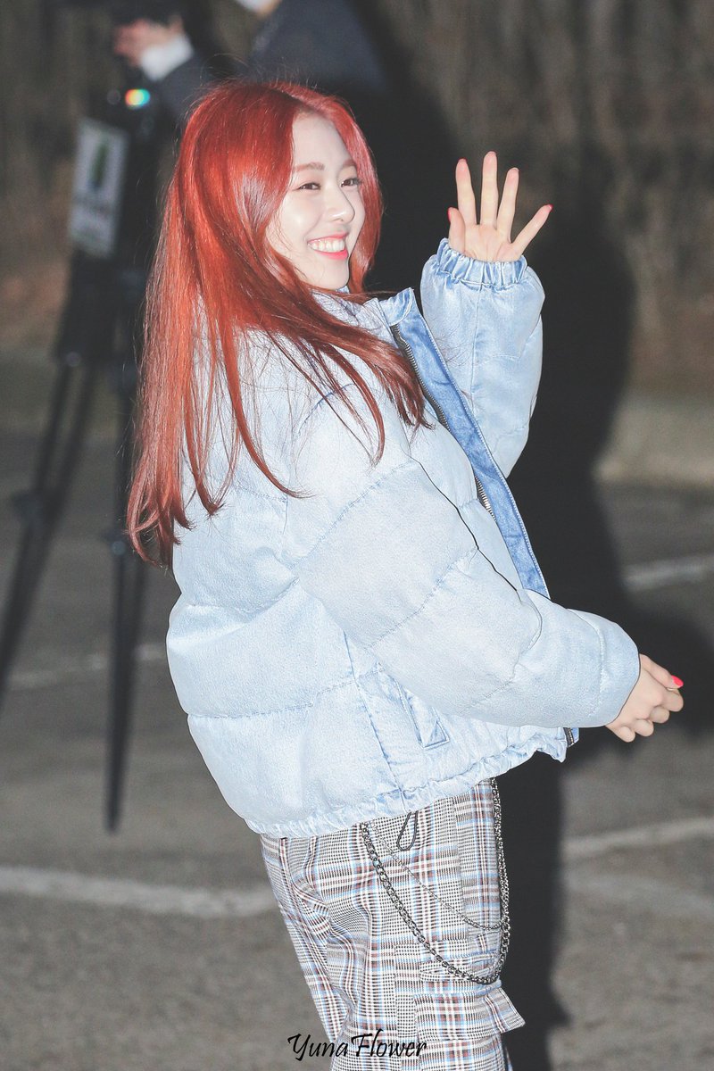 빨간머리가 잘어울리는 ITZY 유나.jpgif | 인스티즈