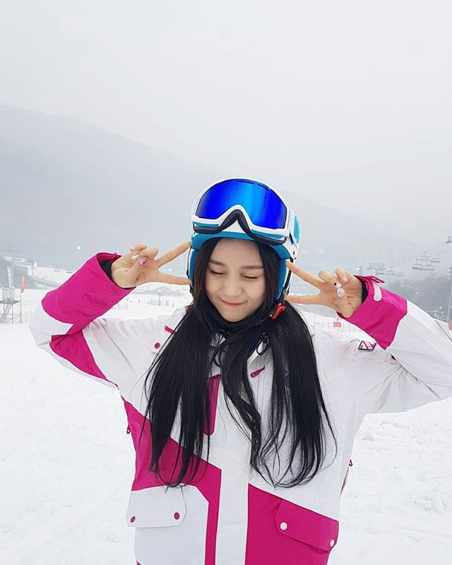 점점 이뻐지는 여자친구 엄지 | 인스티즈