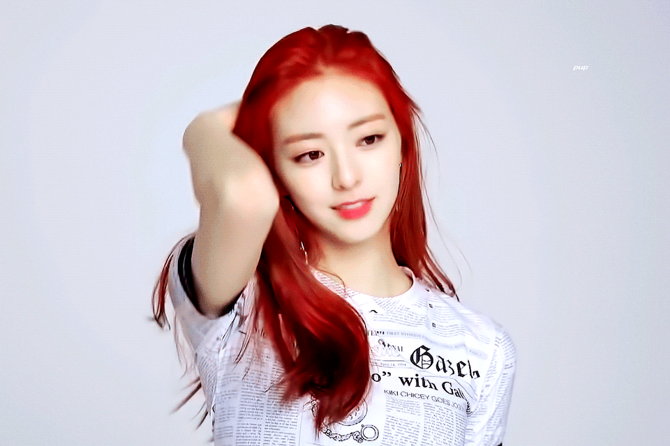 빨간머리가 잘어울리는 ITZY 유나.jpgif | 인스티즈
