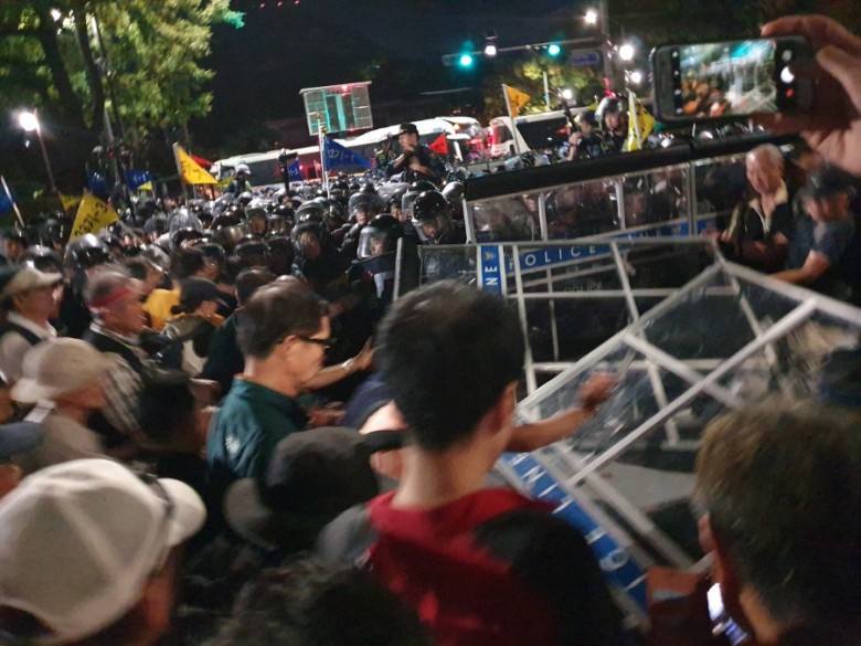 오늘자 광화문 비폭력 집회 모음.gif | 인스티즈
