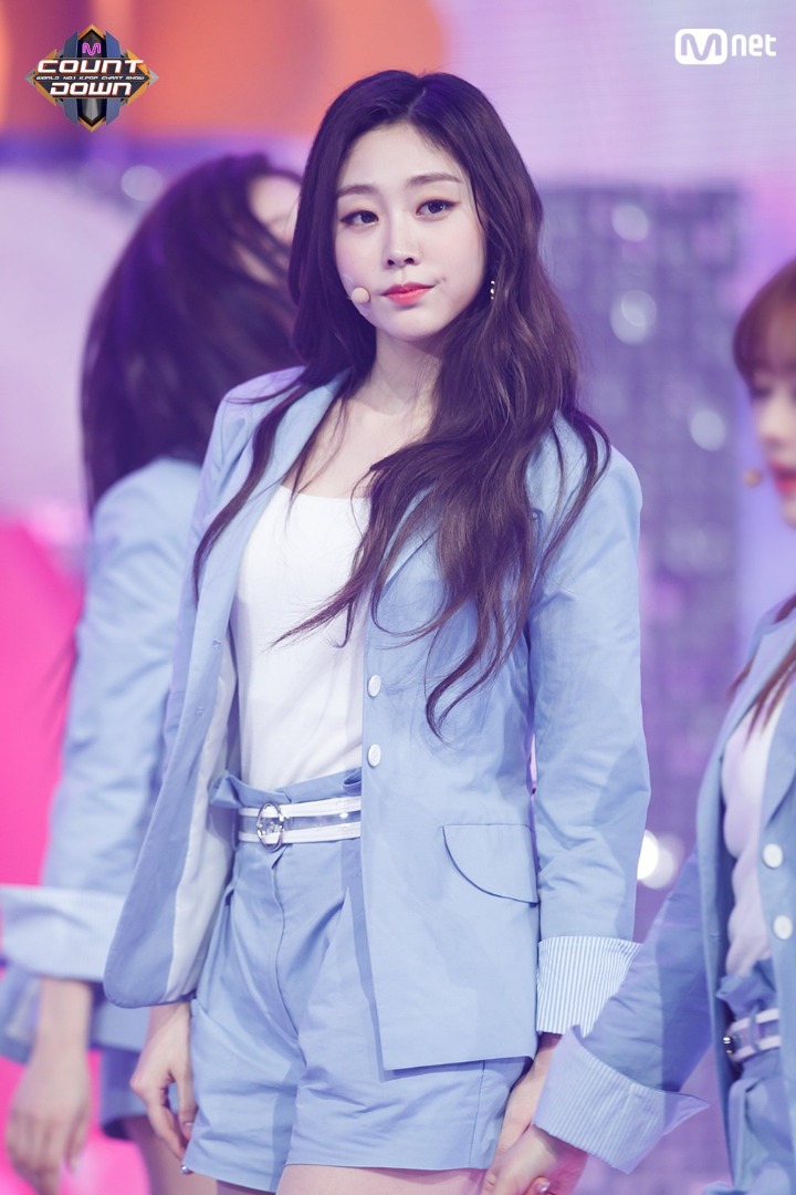안무도중 스스로 꽃가루 뿌리는 러블리즈 | 인스티즈