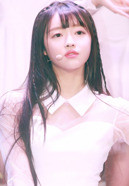 갈수록 더 예뻐지는 오마이걸 유아.jpg | 인스티즈
