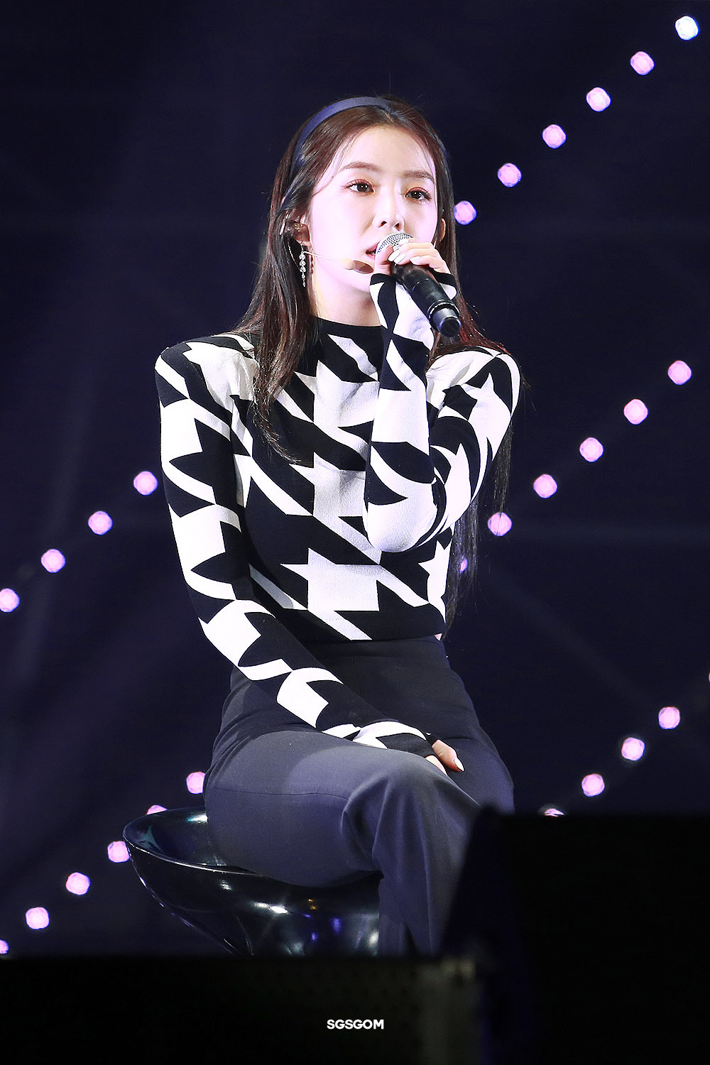 검정 머리띠한 아이린.jpgif | 인스티즈