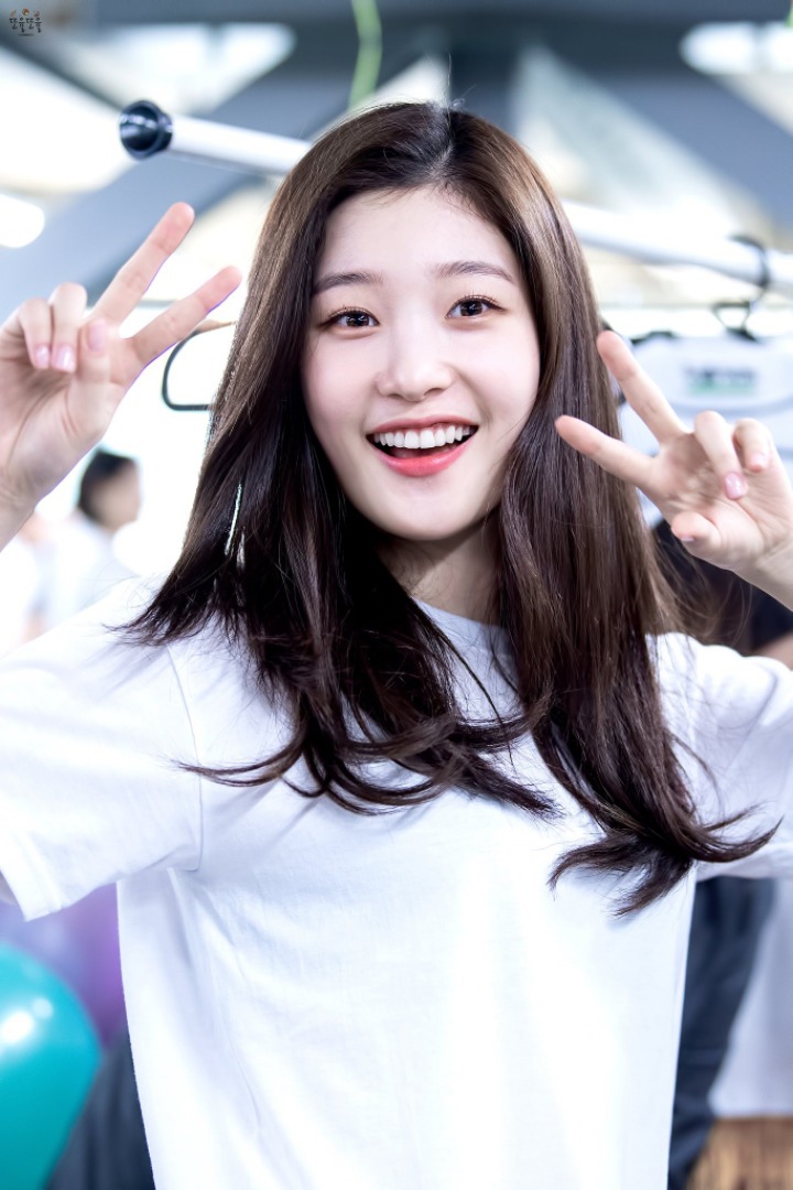 아침을 여는 정채연 | 인스티즈