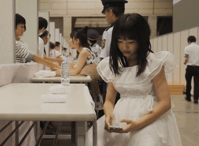 악수회 사람이 오지않아 쓸쓸한 나코..gif | 인스티즈