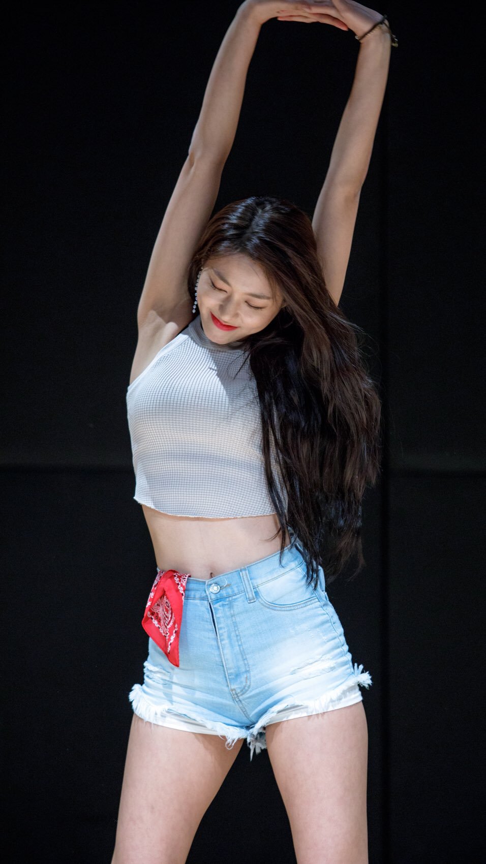 미모와 몸매 둘다 난리난 어제자 설현이.jpgif | 인스티즈