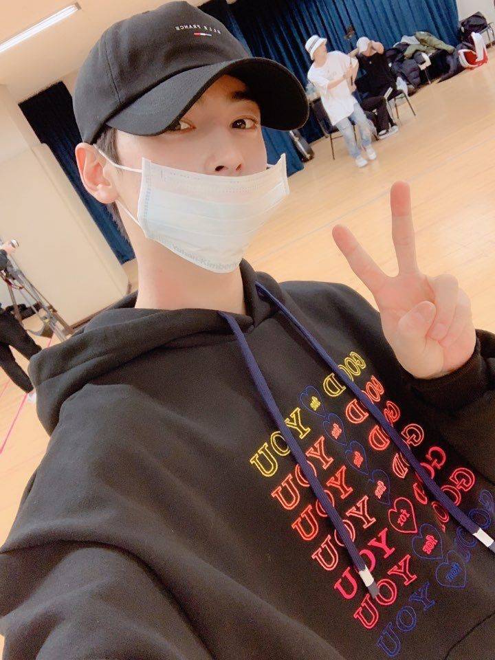 차은우 이상한 마스크 착용법 | 인스티즈