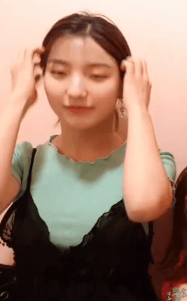 180602. 1일 (보고싶은) 2새롬.gif | 인스티즈