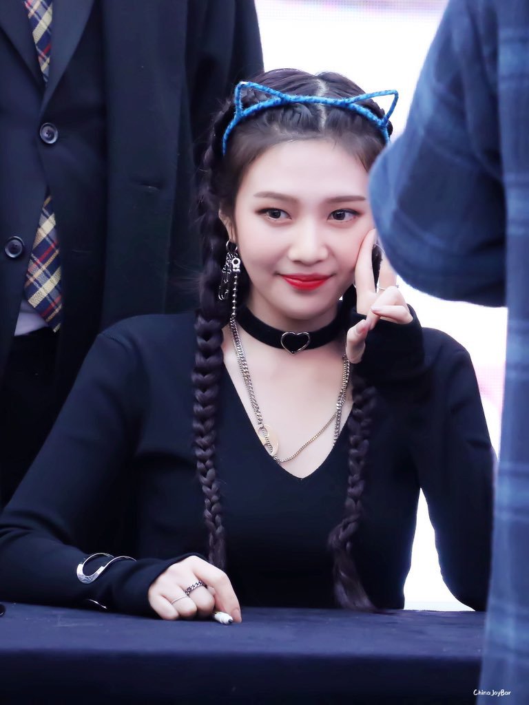 양갈래 머리한 레드벨벳 퀸갓둥조이.jpg | 인스티즈