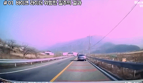 [블박] 오토바이 중침 사고.GIF | 인스티즈