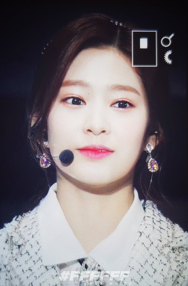 프리뷰로 보는 오늘자 아이즈원 김민주.jpg | 인스티즈