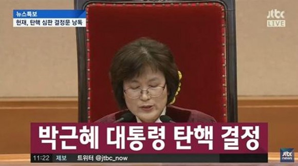 명절날 온 친척이 다모여 어색어색한 집안 분위기 UP시키는 꿀팁.txt | 인스티즈
