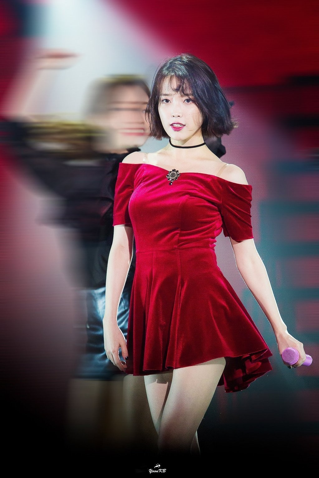 레드가 잘어울리는 아이유.jpgif | 인스티즈