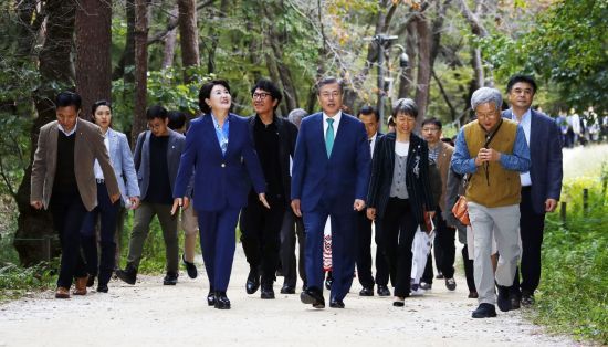오늘자 한글날 문재인 대통령 내외.jpg | 인스티즈